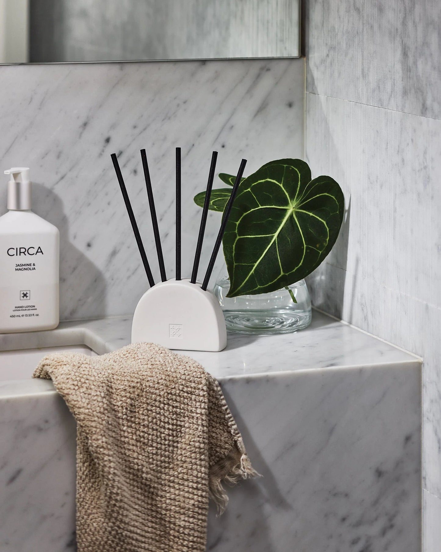 
                  
                    CIRCA Scent Stem Holder
                  
                